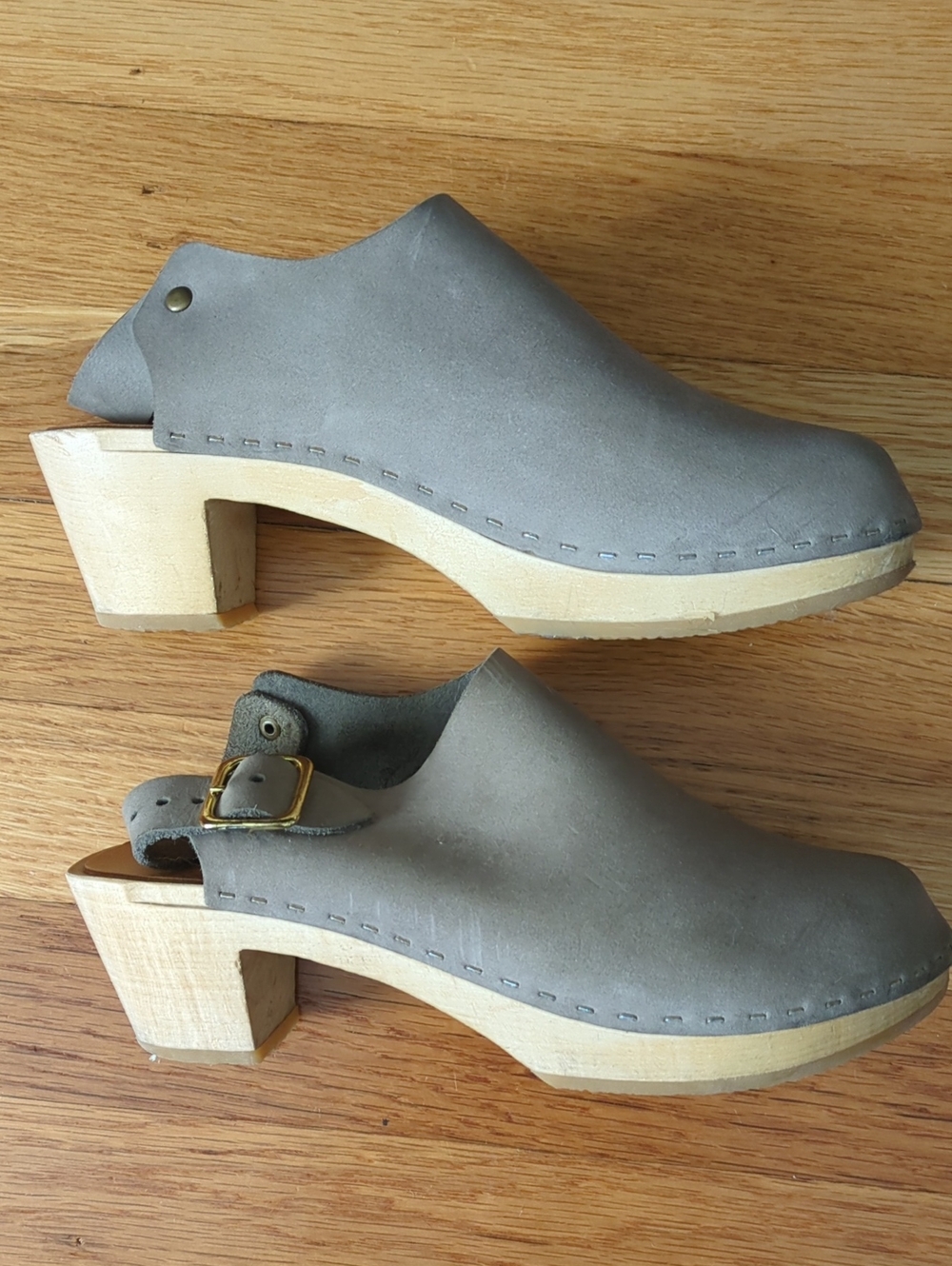 Bryr Suzie Closed Toe Mid Heel Clogs in Gray Suede, Size 36